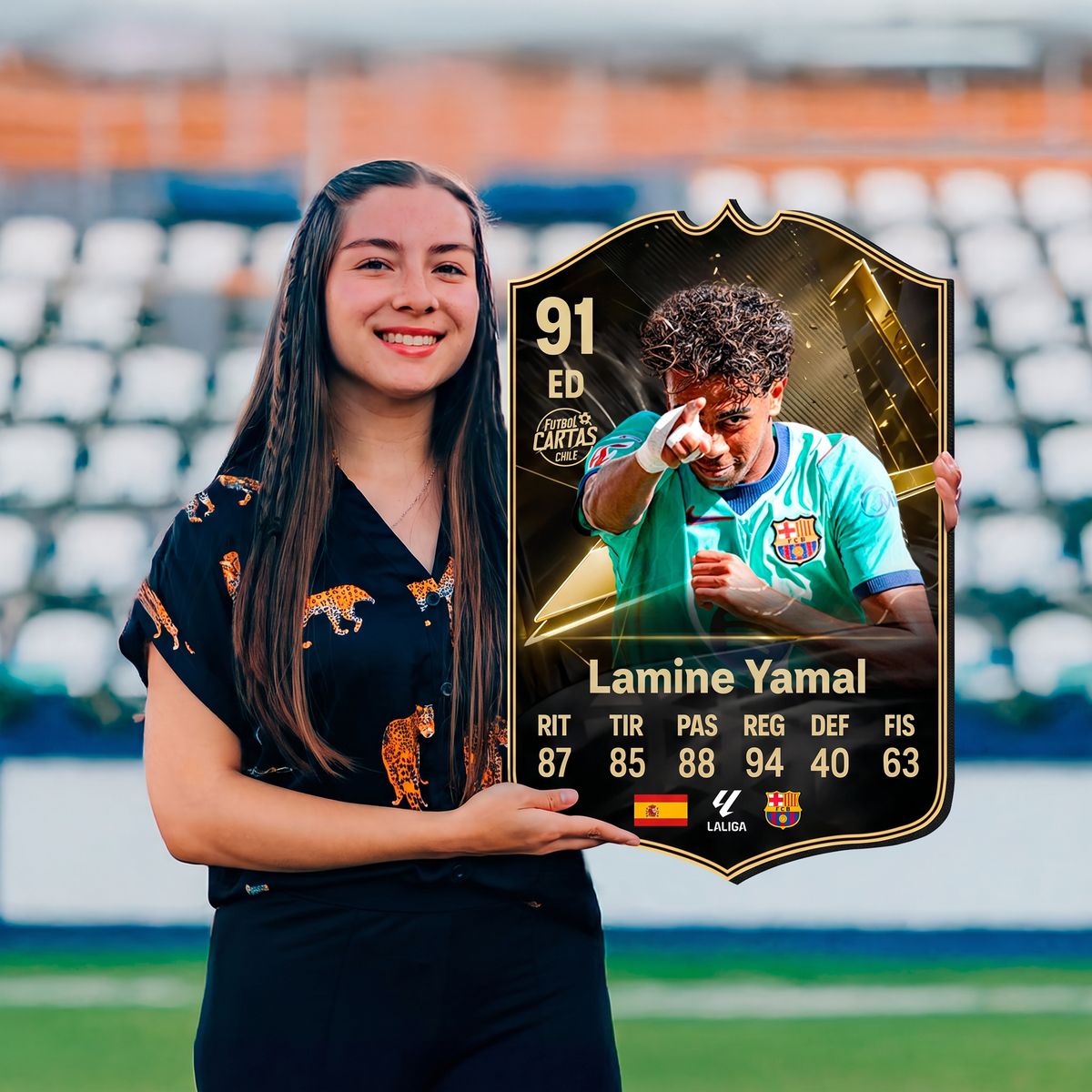 Carta Lamine Yamal TOTW FC27 sostenida en un estadio