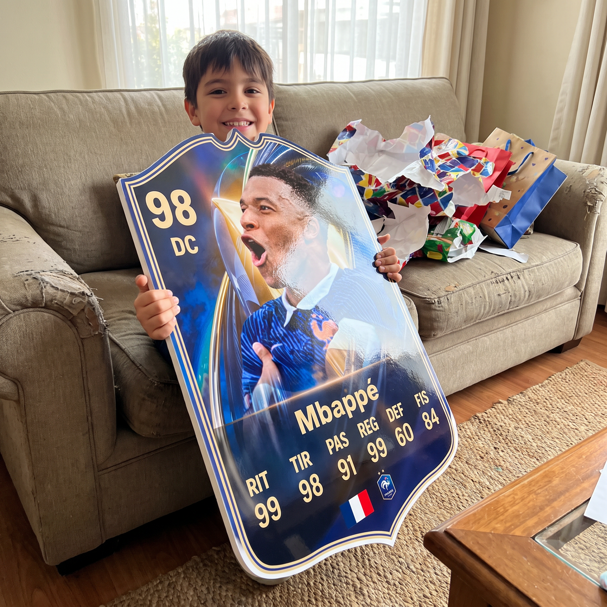 Carta Mbappé TOTS FC26 de regalo para un niño