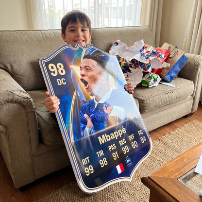 Carta Mbappé TOTS FC26 de regalo para un niño
