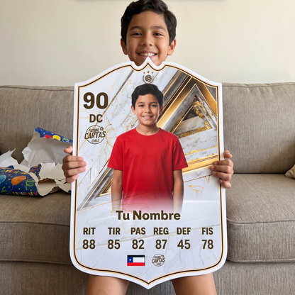 Niño feliz con su carta personalizada Icono FC27 de regalo