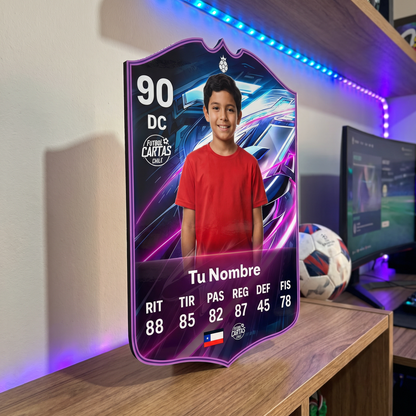 Carta personalizada Flashback FC27 en el estante de una pieza gamer
