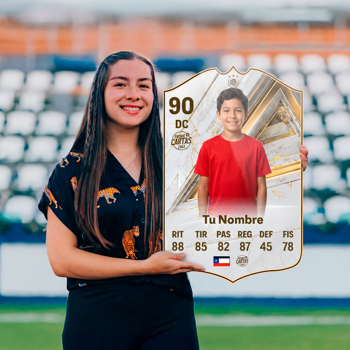 Chica sosteniendo su carta personalizada Icono FC27 en el estadio