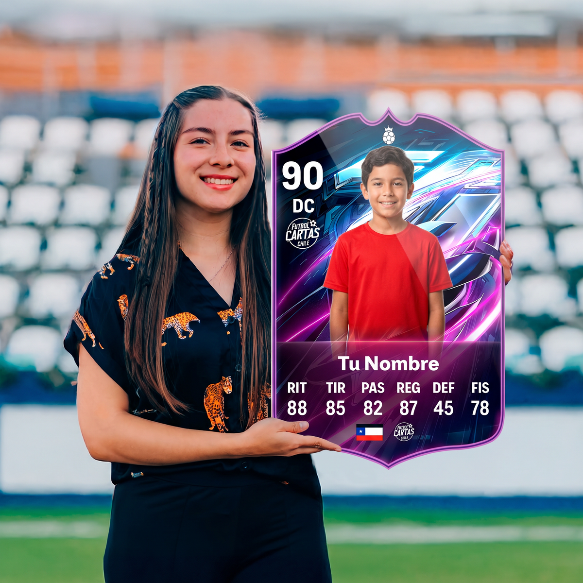 Chica sosteniendo su carta personalizada Flashback FC27 en el estadio