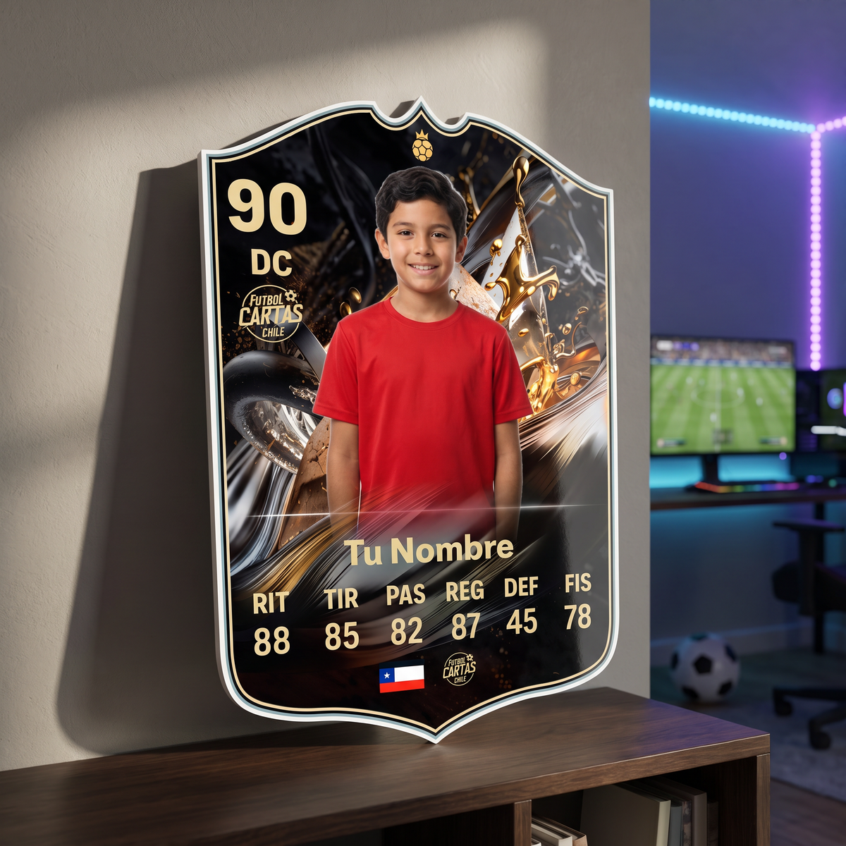 Carta personalizada Trophy Titans Icon FC26 en el estante de una pieza gamer