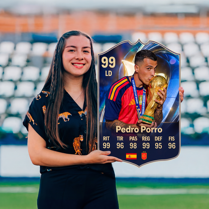 Carta Pedro Porro TOTS FC26 sostenida en un estadio