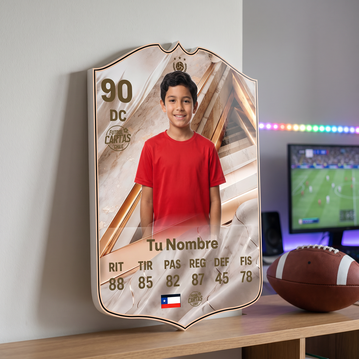 Carta personalizada Icon Champion International FC27 en el estante de una pieza gamer