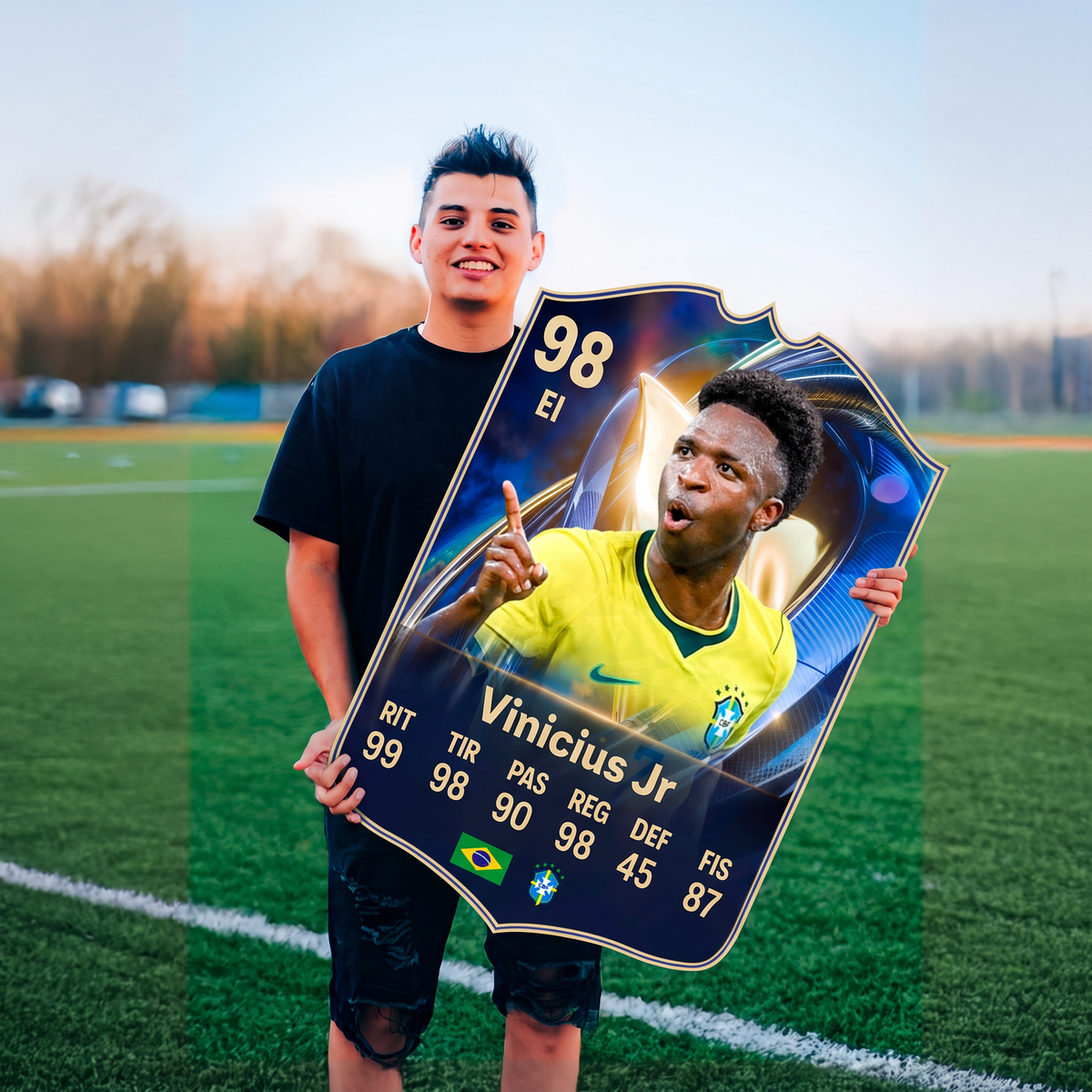 Carta Vinicius Jr TOTS FC26 en una cancha de fútbol