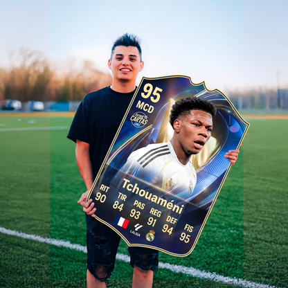 Carta Tchouaméni TOTS FC26 en una cancha de fútbol
