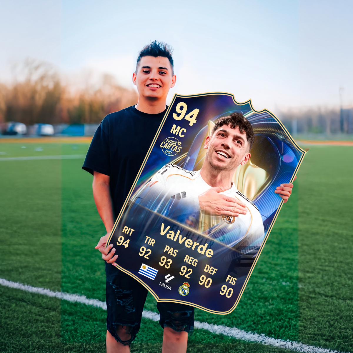 Carta Fede Valverde TOTS FC26 en una cancha de fútbol