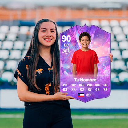 Chica sosteniendo su carta personalizada FUT Fantasy FC26 en el estadio