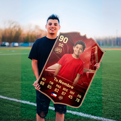 Joven con su carta personalizada FUT Champions FC27 en la cancha