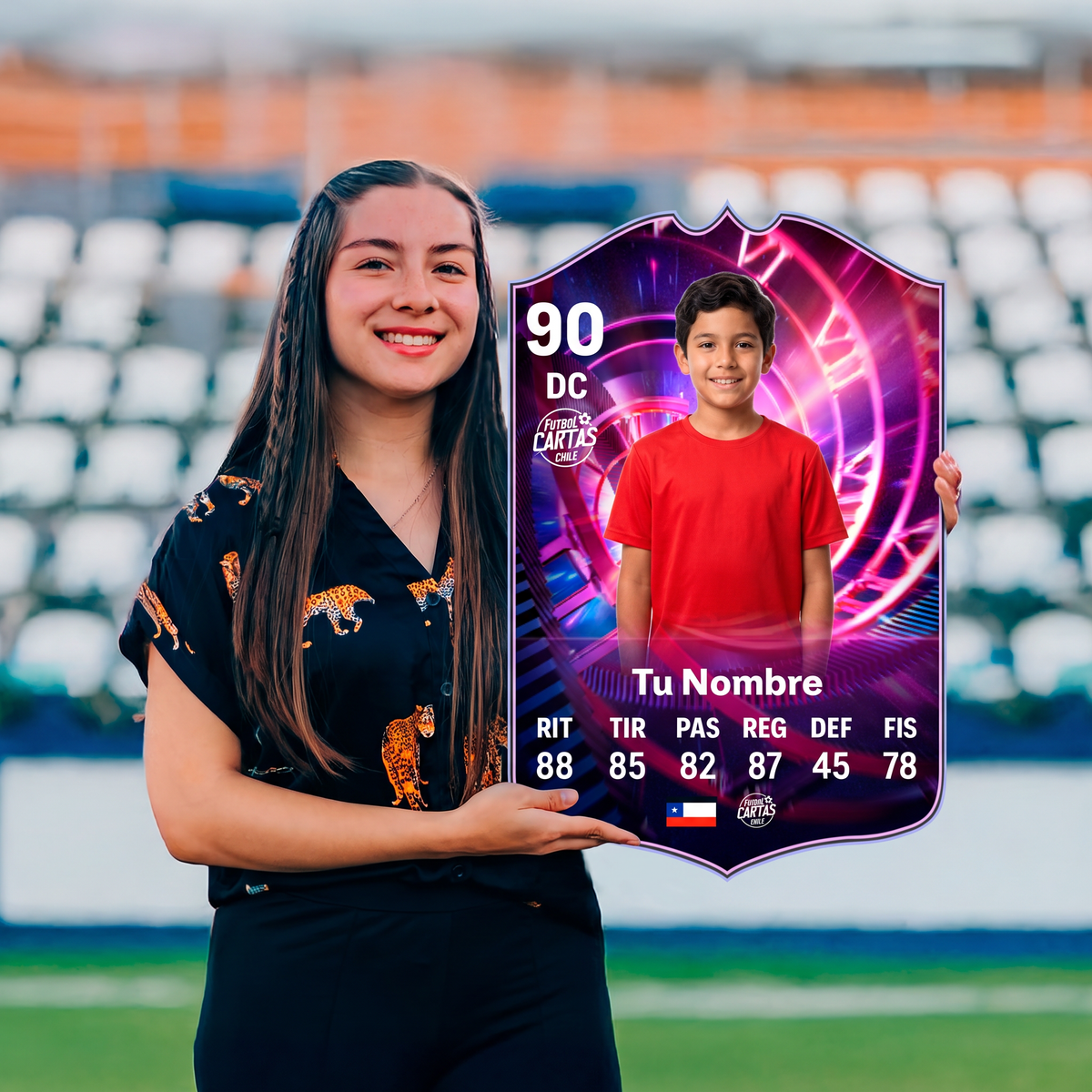 Chica sosteniendo su carta personalizada Time Warp FC26 en el estadio