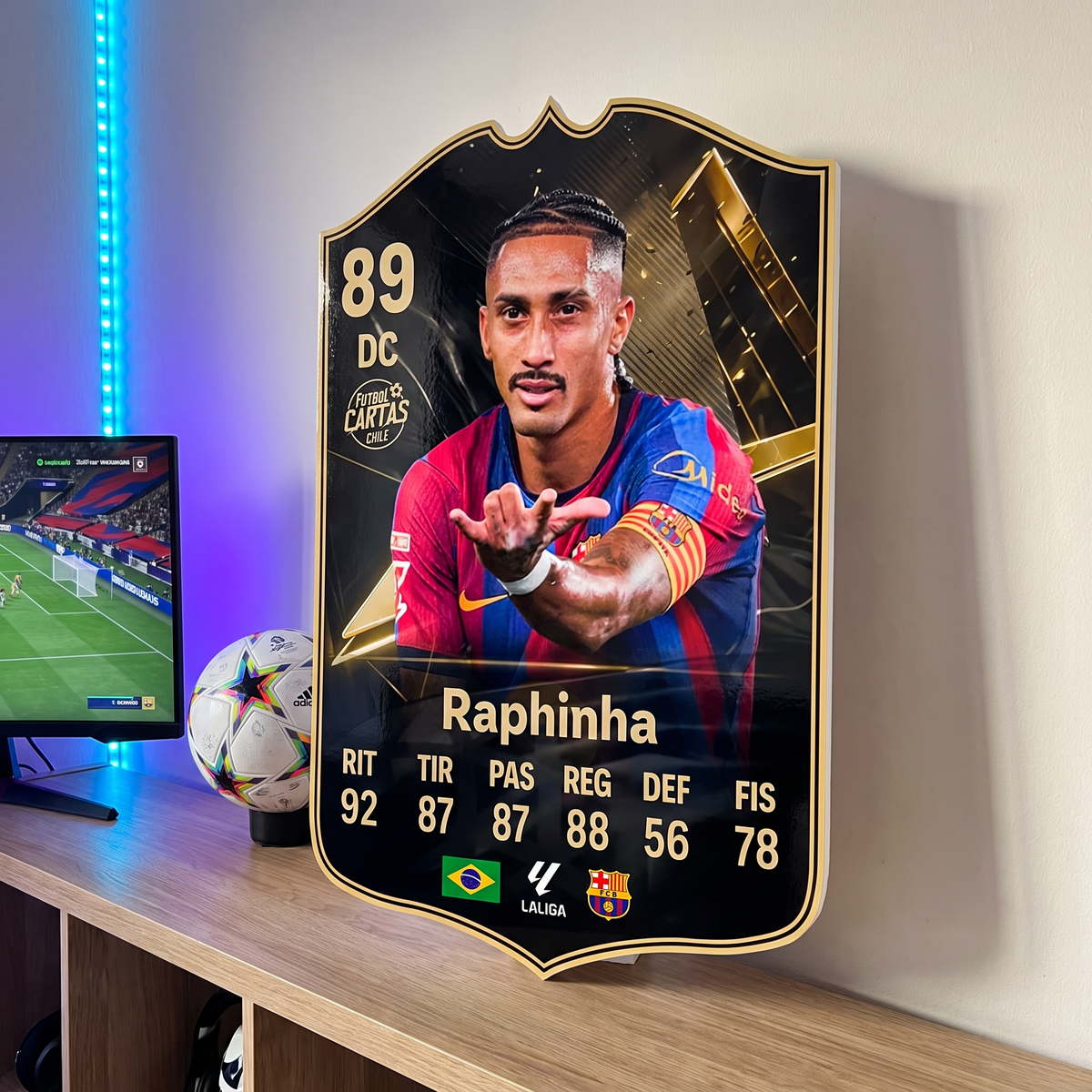 Carta Raphinha TOTW FC27 de decoración en una pieza gamer
